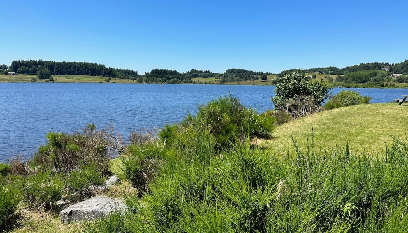 lac de devesset baignade le cheylard ardèche location villa